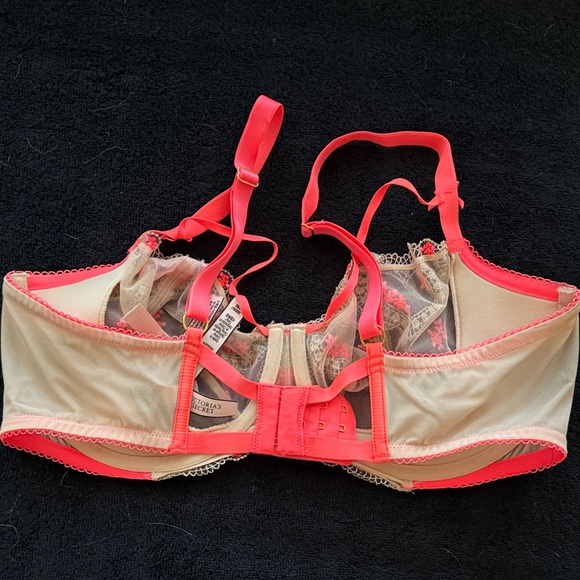 Victoria's Secret Pink and Cream Floral Lace Bra - Picture 2 of 4